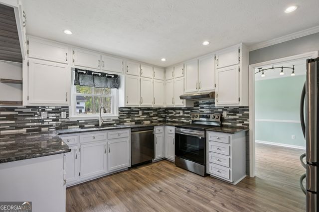 2241 Deer Oaks Trail, Lawrenceville, GA 30044