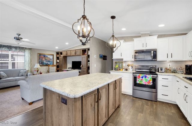 32 C Street SW, Navarre, OH 44662