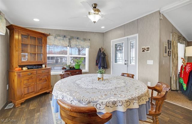 32 C Street SW, Navarre, OH 44662