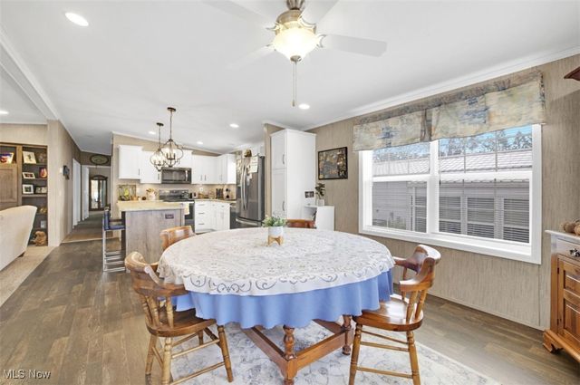 32 C Street SW, Navarre, OH 44662