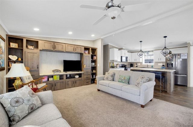 32 C Street SW, Navarre, OH 44662