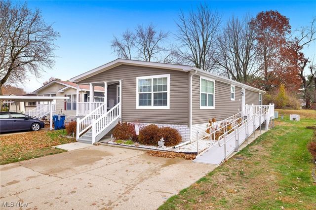 32 C Street SW, Navarre, OH 44662