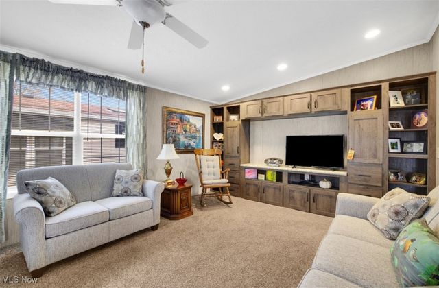 32 C Street SW, Navarre, OH 44662