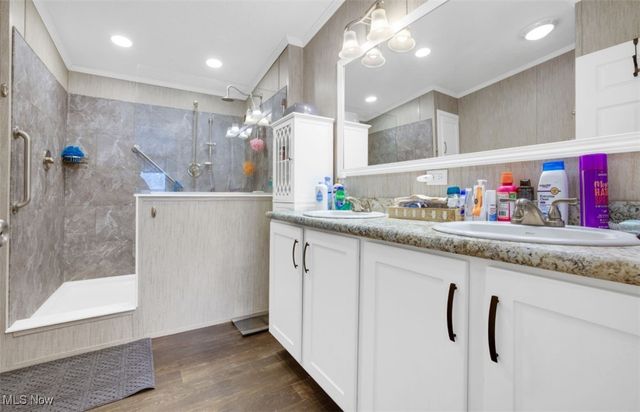 32 C Street SW, Navarre, OH 44662