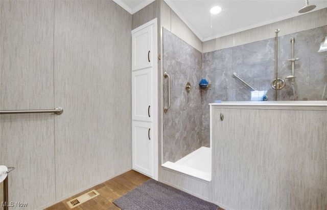 32 C Street SW, Navarre, OH 44662