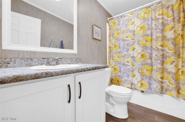 32 C Street SW, Navarre, OH 44662