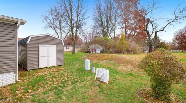 32 C Street SW, Navarre, OH 44662