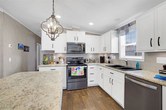 32 C Street SW, Navarre, OH 44662