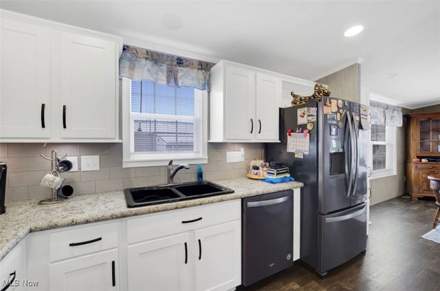 32 C Street SW, Navarre, OH 44662