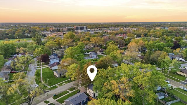 231 Saint Marys Parkway, Buffalo Grove, IL 60089