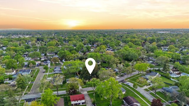 231 Saint Marys Parkway, Buffalo Grove, IL 60089