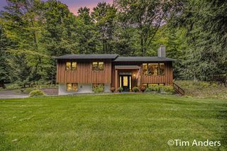 4039 E Oxford Drive, Leland, MI 49654