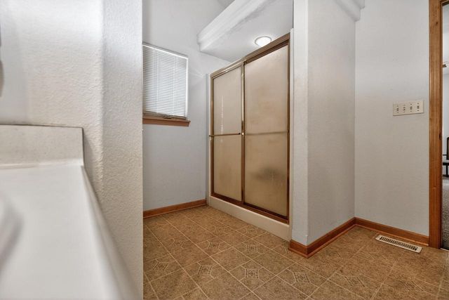 8244 Anna AVENUE, Waterford, WI 53185