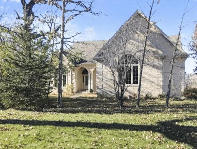 8244 Anna AVENUE, Waterford, WI 53185