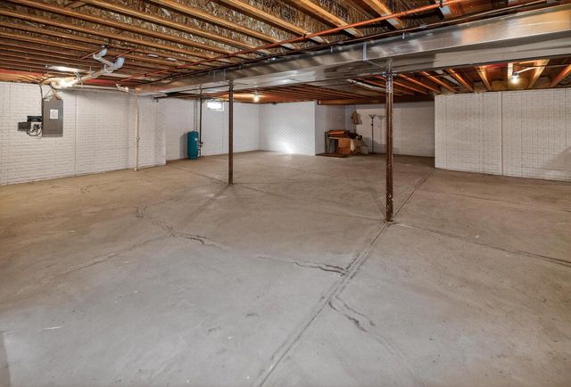 8244 Anna AVENUE, Waterford, WI 53185