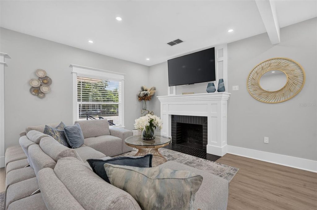 Image 10 of property listing at 413 W PRINCETON STREET, Orlando, FL 32804