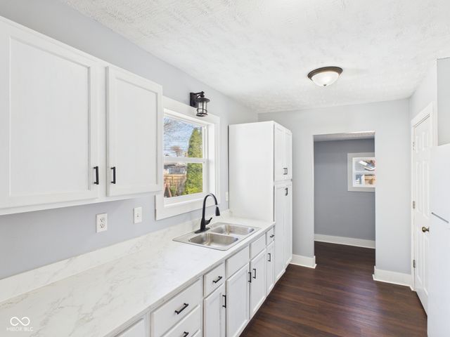 1728 Noble Street, Anderson, IN 46016