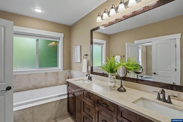822 Majestic View Av SE, Salem, OR 97306
