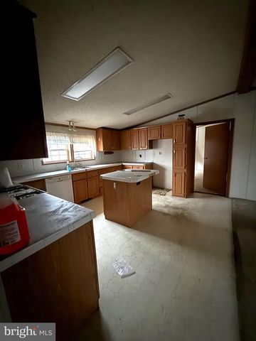 15 CRYSTAL DR, Manheim, PA 17545