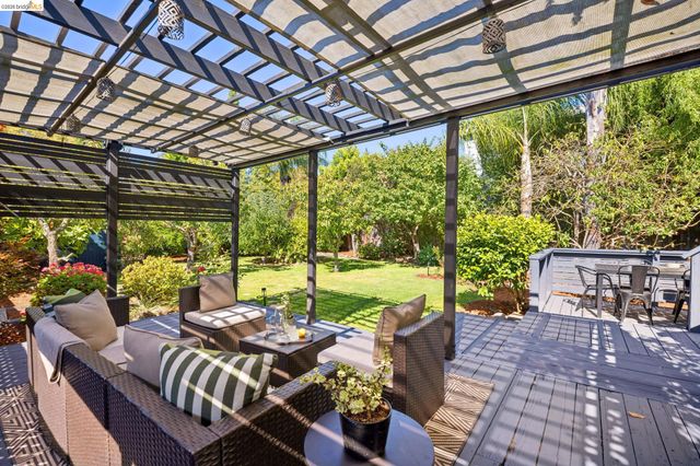 920 63Rd St, Oakland, CA 94608