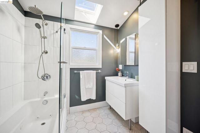 920 63Rd St, Oakland, CA 94608