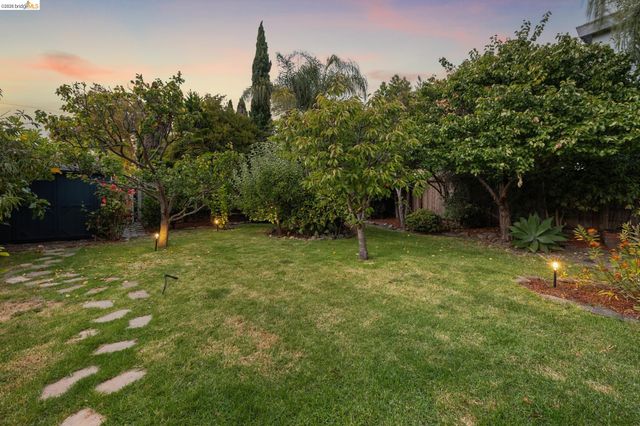 920 63Rd St, Oakland, CA 94608