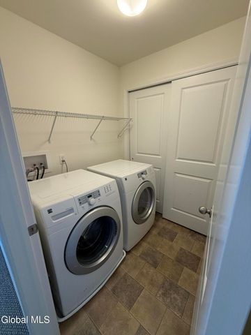 802 Royale Court, North Greenbush, NY 12180