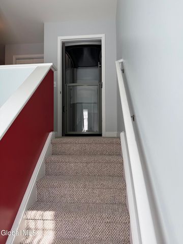 802 Royale Court, North Greenbush, NY 12180