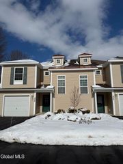 802 Royale Court, North Greenbush, NY 12180