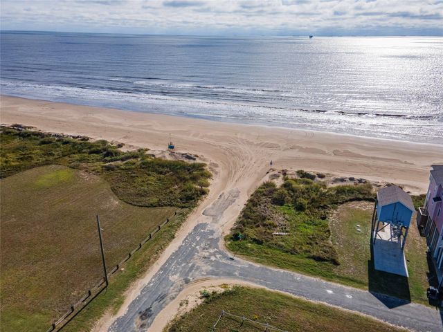 955 S Selwyn Road, Crystal Beach, TX 77650