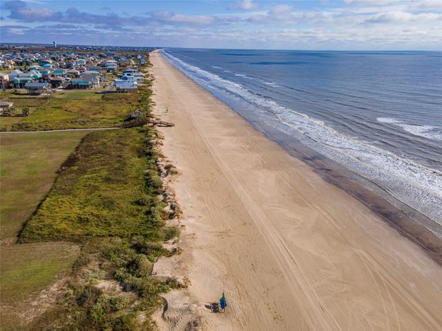 955 S Selwyn Road, Crystal Beach, TX 77650