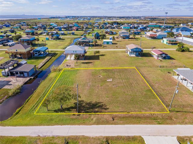 955 S Selwyn Road, Crystal Beach, TX 77650