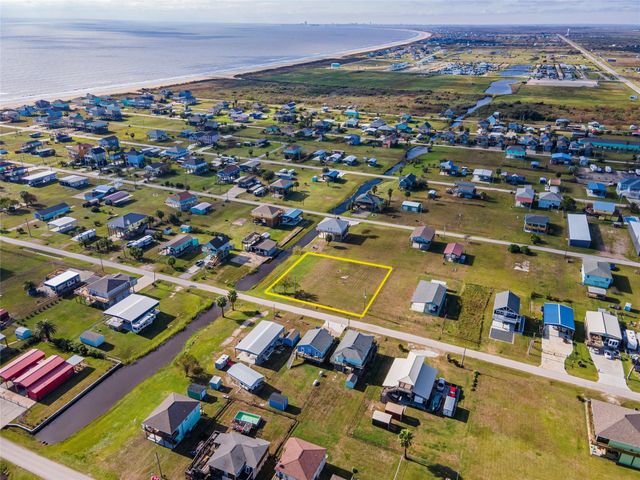 955 S Selwyn Road, Crystal Beach, TX 77650