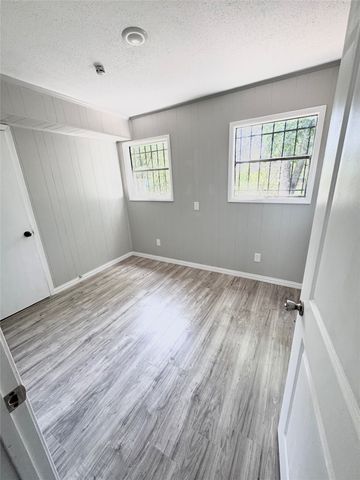5636 Lester Granger Drive, Fort Worth, TX 76112