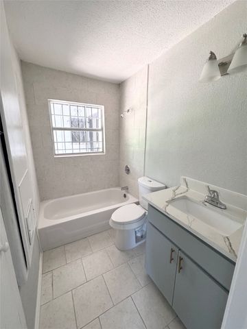5636 Lester Granger Drive, Fort Worth, TX 76112