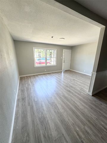5636 Lester Granger Drive, Fort Worth, TX 76112