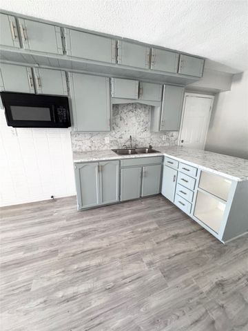 5636 Lester Granger Drive, Fort Worth, TX 76112