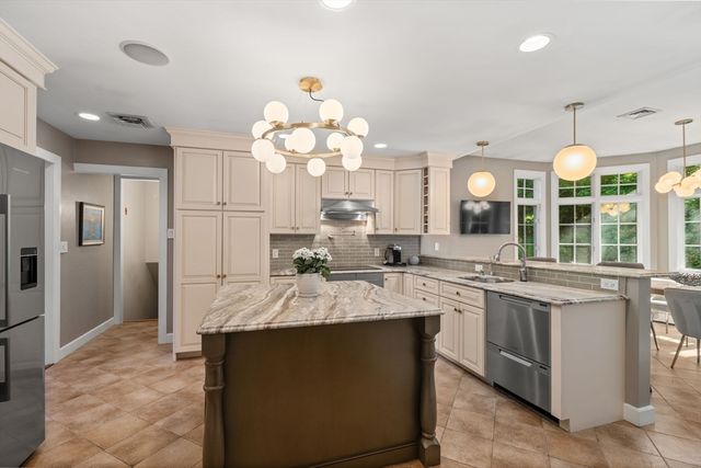 120 Cynthia Rd, Newton, MA 02459
