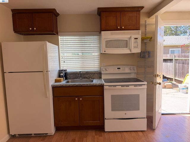 372 6TH Ave, Menlo Park, CA 94025