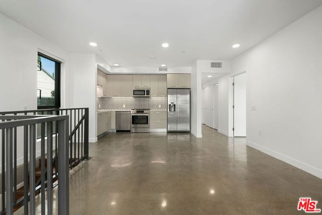 1250 N Fairfax Avenue 206, West Hollywood, CA 90046