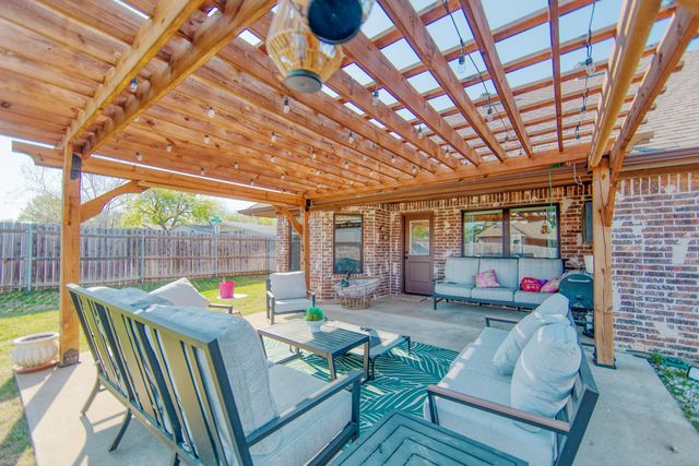 100 Prarie Grass Drive, Whitesboro, TX 76273