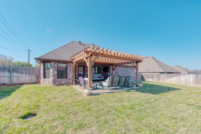 100 Prarie Grass Drive, Whitesboro, TX 76273