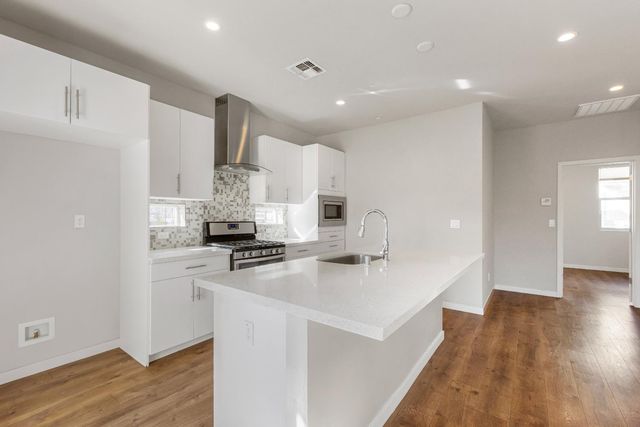 489 McClatchy Way, Sacramento, CA 95818