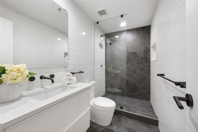 3235 Roswell Road NE 703, Atlanta, GA 30305