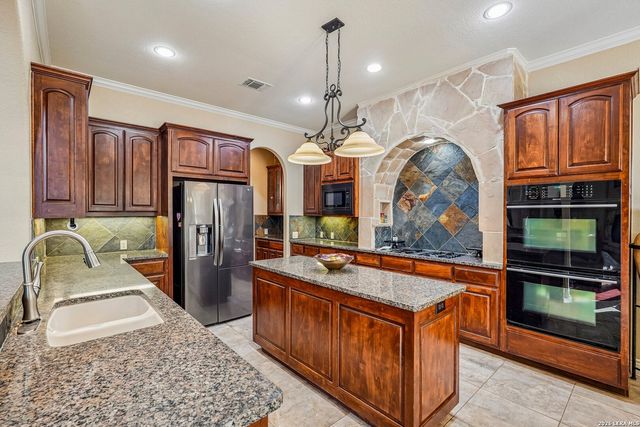 406 Pueblo Pintado, Helotes, TX 78023