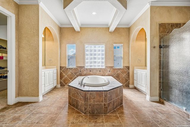 406 Pueblo Pintado, Helotes, TX 78023