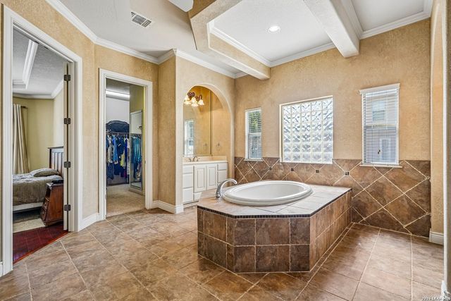 406 Pueblo Pintado, Helotes, TX 78023