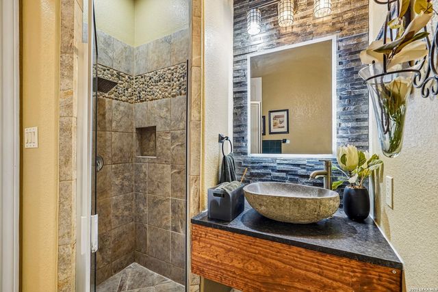 406 Pueblo Pintado, Helotes, TX 78023