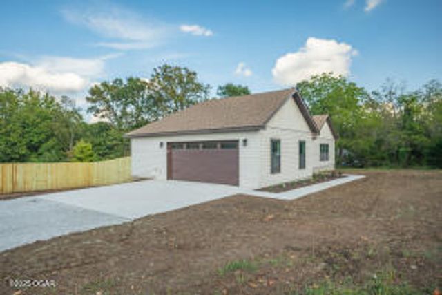 17 Builders Lane, Anderson, MO 64831