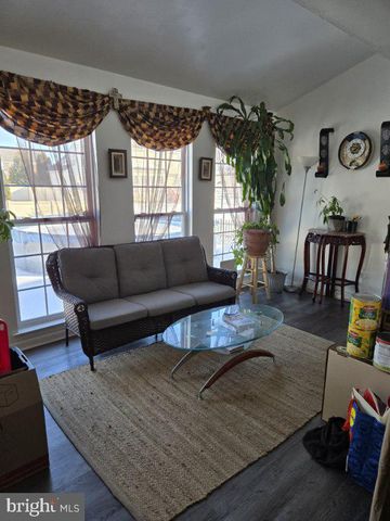 250 E BRAEBURN DR, Smyrna, DE 19977